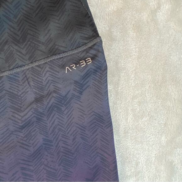 AR-33 Alpha High Rise Waist Ombré Leggings 7/8 Purple Women's Small - Picture 4 of 8